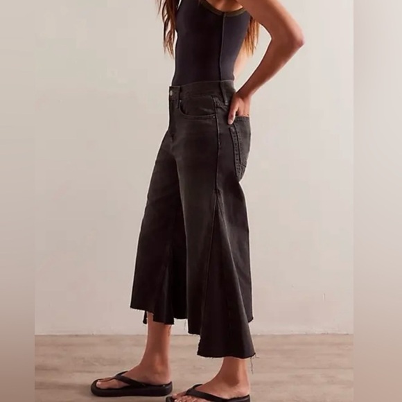 Free People We The Free Ripple Wide-Leg Pieced Cropped Jeans- 24 - Picture 4 of 9